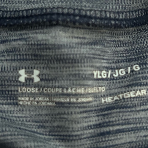 Under Armor Boy’s T-Shirt grey green Logo YL loose fit NWOT - Picture 4 of 4